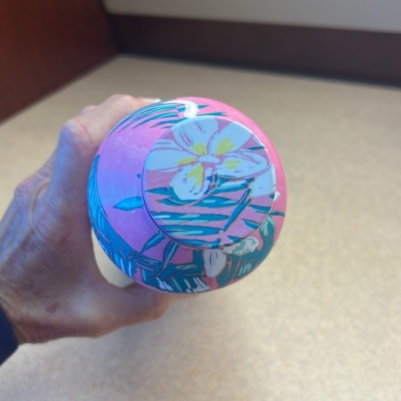 Corkcicle & Vineyard Vines 25oz Canteen, pink w the palm fronds & white flowers - Picture 4 of 10